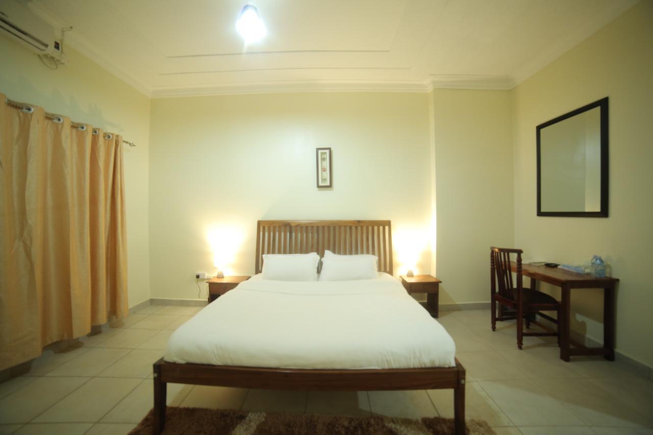 Entebbe Palm Hotel Exterior photo